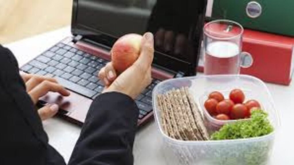 How to Incorporate Healthy Dining Practices at Work